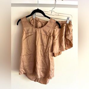 Lunya 100% silk pajamas - shorts & matching top. Light pink!